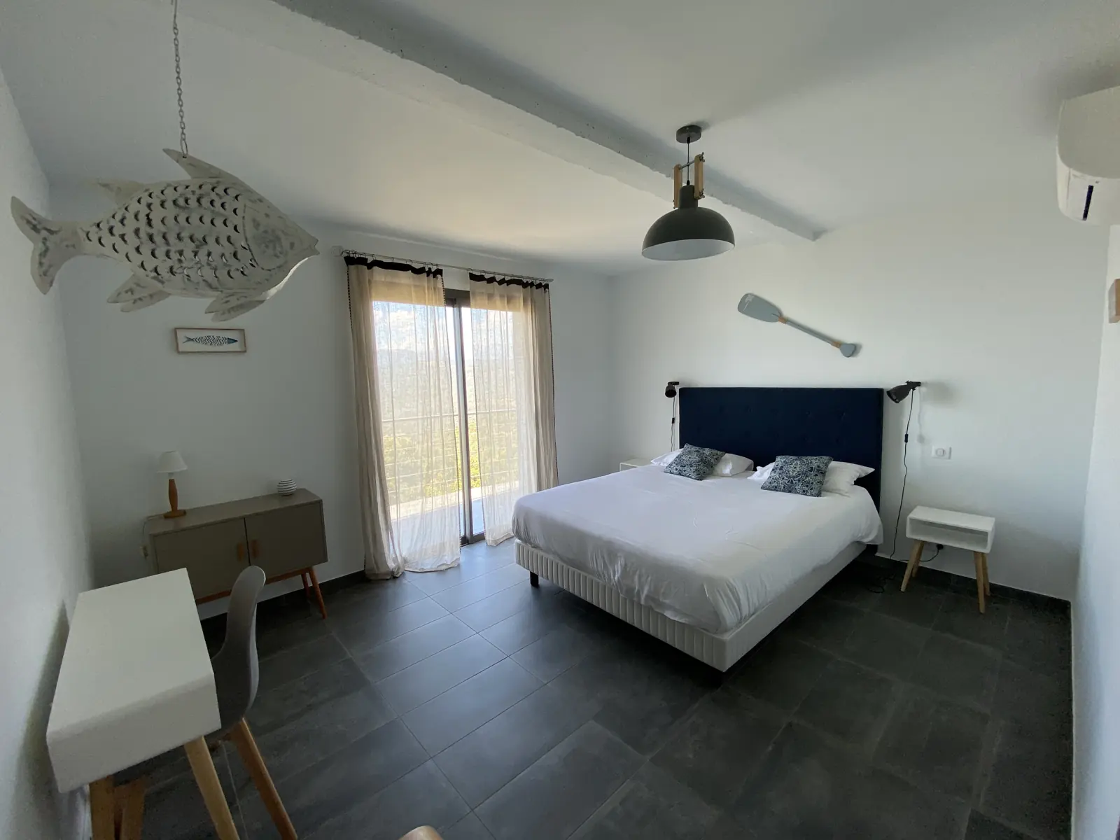 Chambre spacieuse et lumineuse