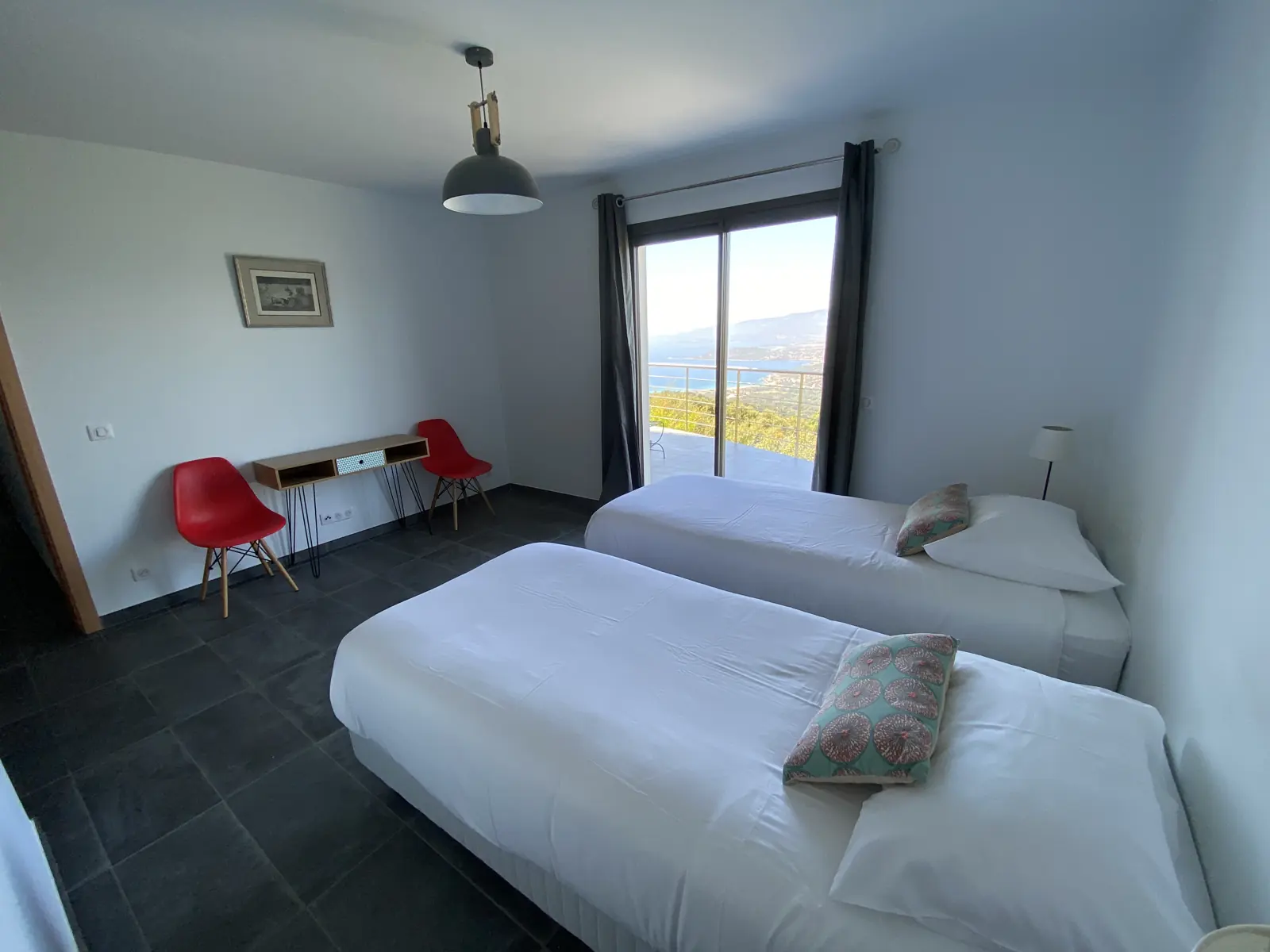 Chambre avec deux lits de 90 accrochables