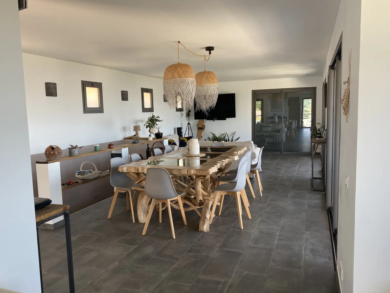 Table à manger pour 8 personnes